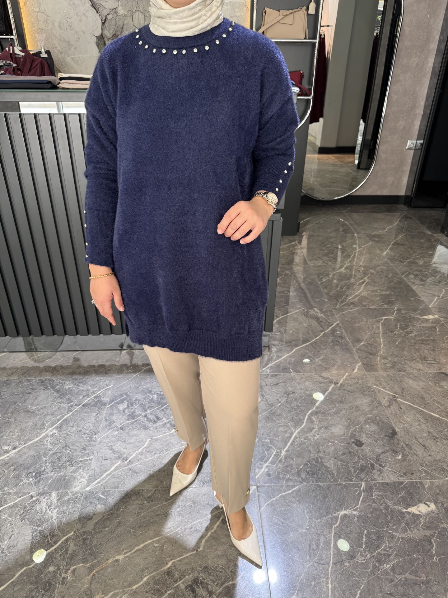 YAKASI TAŞ İŞLEMELİ ANGORA KAZAK