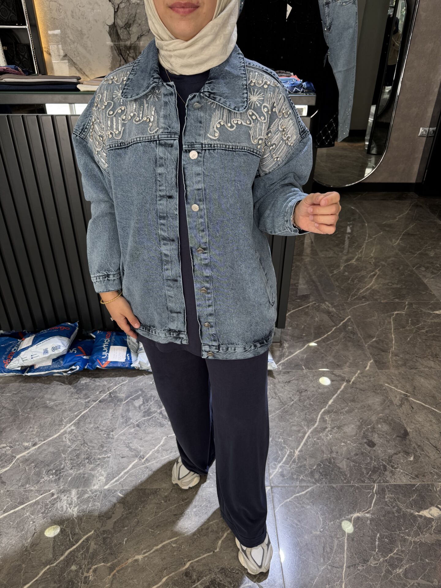 TAŞ İŞLEMELİ KOT CEKET