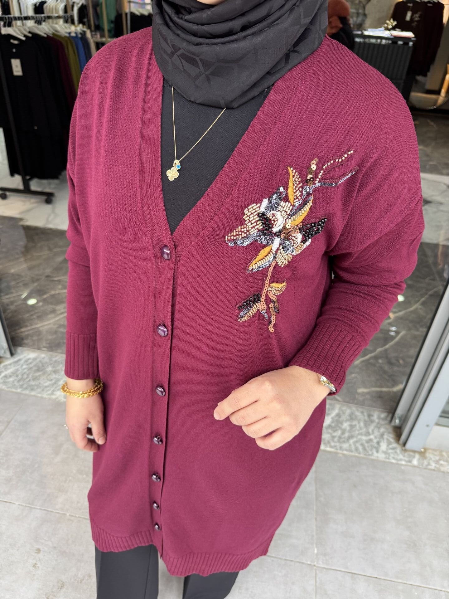 Nakış ve boncuk işlemeli Hırka